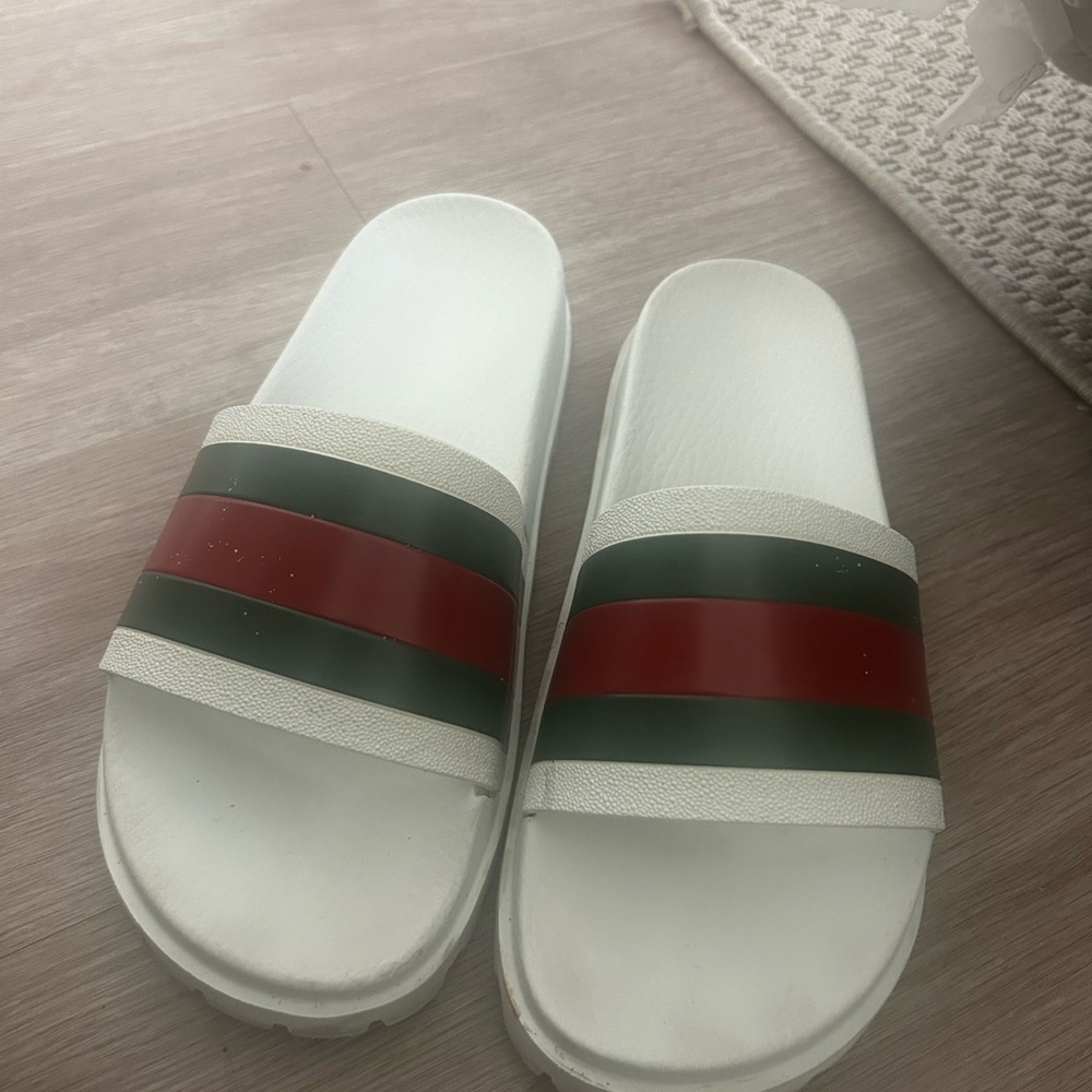 Gucci White Sandals with Red and Green Stripes